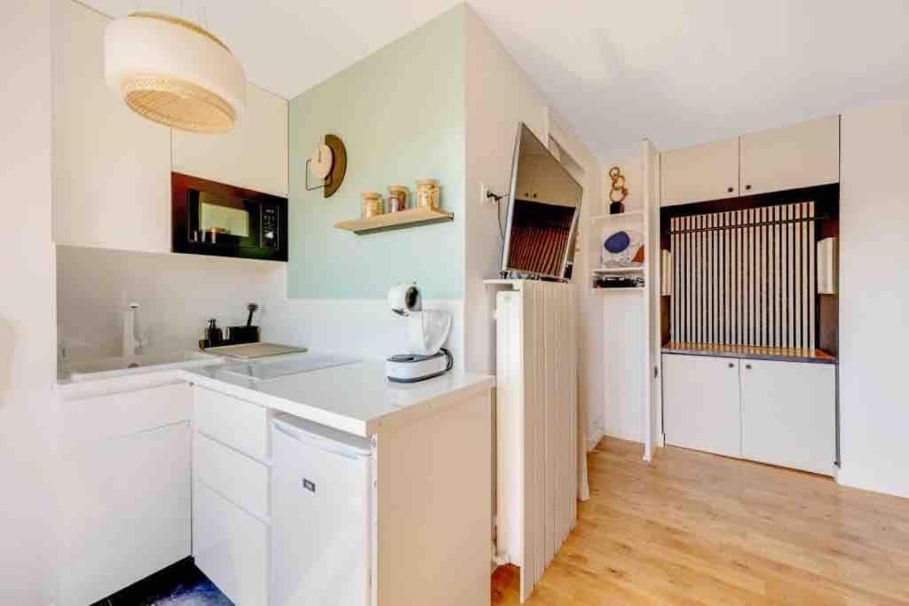 Apartment Panorama: Cosy Parisian Retreat With Eiffel Tower Views Clichy