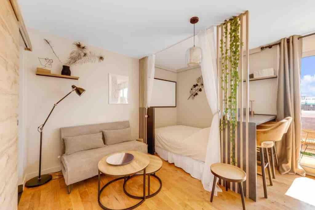 Apartment Panorama: Cosy Parisian Retreat With Eiffel Tower Views *