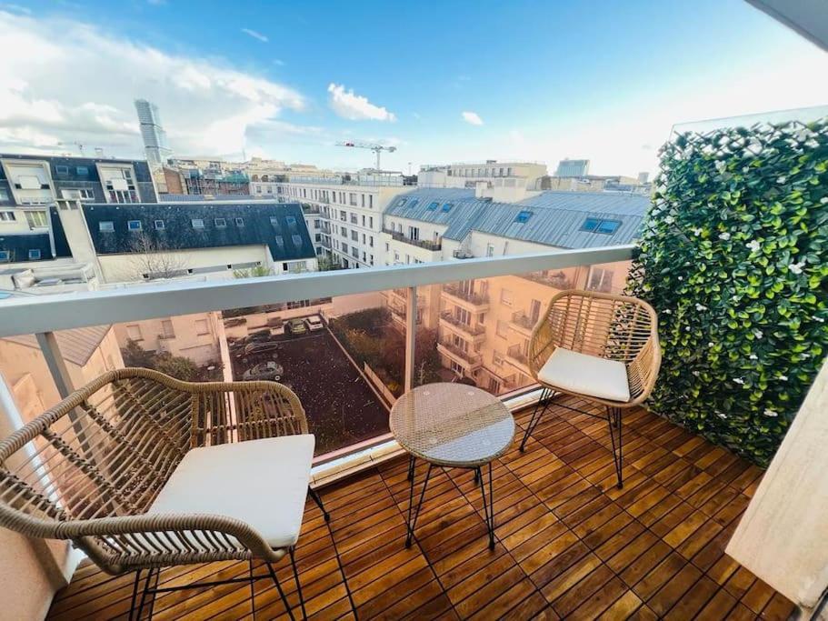 Apartment Panorama: Cosy Parisian Retreat With Eiffel Tower Views *