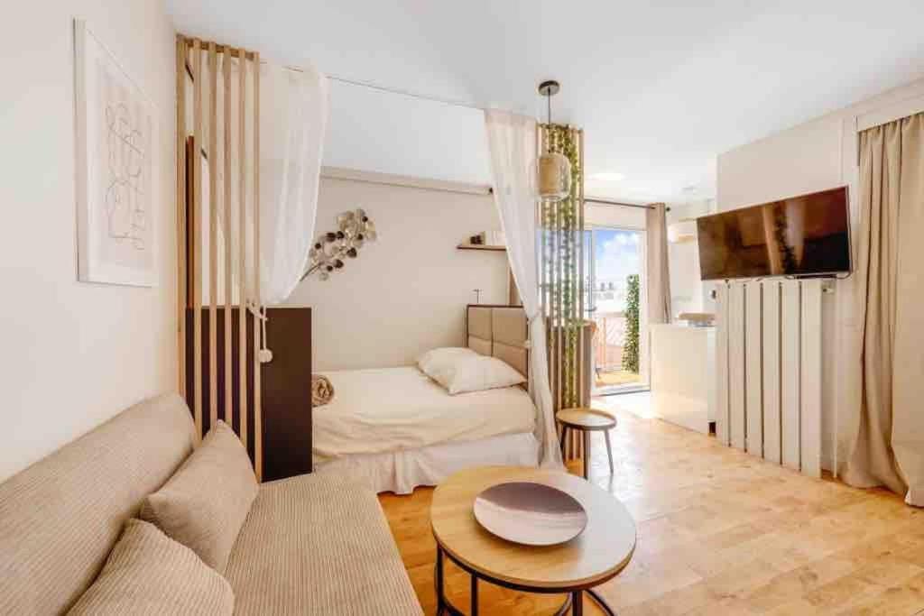 Panorama: Cosy Parisian Retreat With Eiffel Tower Views Apartment