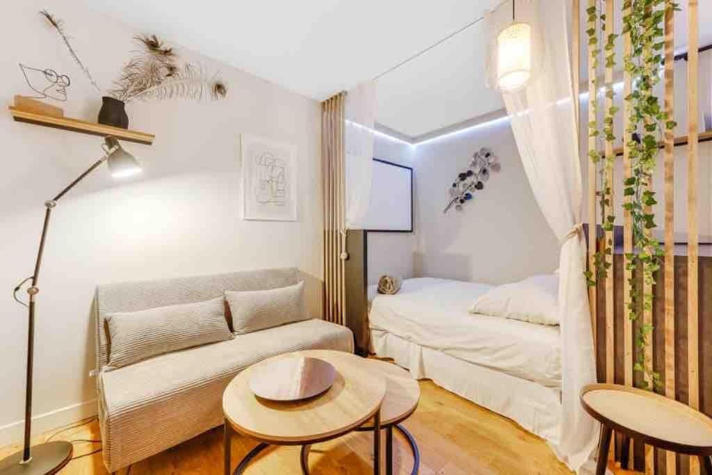 Apartment Panorama: Cosy Parisian Retreat With Eiffel Tower Views Clichy